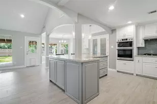 705 Briarmeadow Ave, Friendswood, TX 77546 - Photo 4