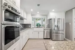 705 Briarmeadow Ave, Friendswood, TX 77546 - Photo 6