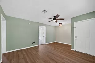 702 S Holmes St, La Porte, TX 77571 - Photo 10