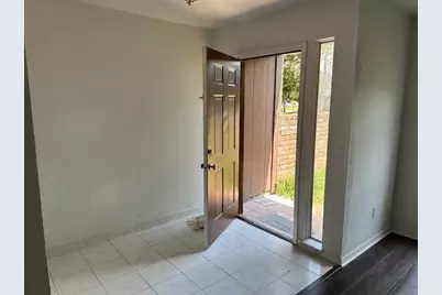 8722 Maplecrest Drive, Houston, TX 77099 - Photo 4