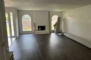 8722 Maplecrest Dr, Houston, TX 77099 - Photo 2