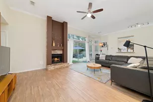 36 N Rain Forest Ct, The Woodlands, TX 77380 - Photo 8