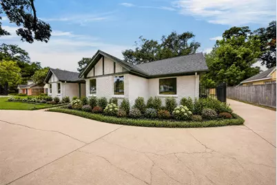 2126 Chimney Rock Road, Houston, TX 77056 - Photo 2
