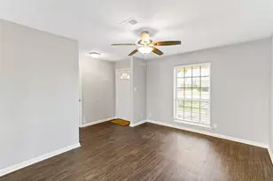 127 Talisman St, Lake Jackson, TX 77566 - Photo 2