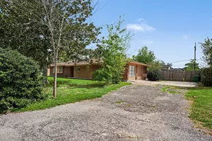 722 N Fall Creek Dr, Houston, TX 77336 - Photo 2
