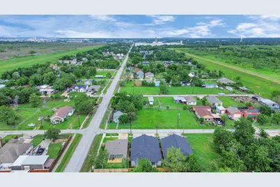 9806 Nedwald Street, Houston, TX 77029 - Photo 6