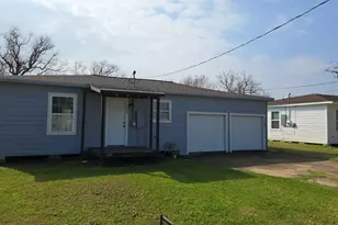 1708 W 5th St, Freeport, TX 77541 - Photo 4