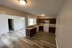 1708 W 5th St, Freeport, TX 77541 - Photo 2