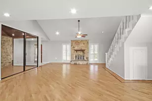 1134 Chestnut Ridge Rd, Houston, TX 77339 - Photo 4