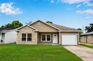 1611 N Avenue R, Freeport, TX 77541 - Photo 1