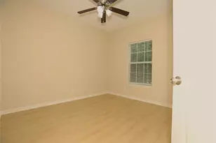 1611 N Avenue R, Freeport, TX 77541 - Photo 8