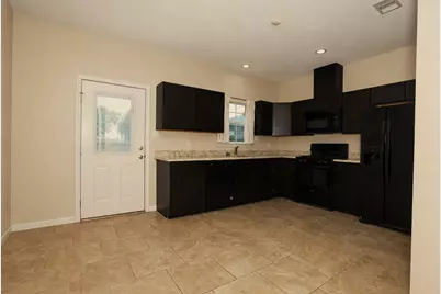 1611 N Avenue R, Freeport, TX 77541 - Photo 4