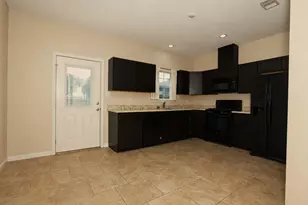 1611 N Avenue R, Freeport, TX 77541 - Photo 4