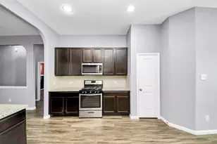 2335 Spring Hollow Dr, Baytown, TX 77521 - Photo 10