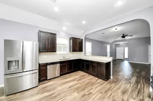 2335 Spring Hollow Dr, Baytown, TX 77521 - Photo 12