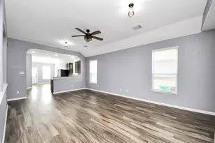 2335 Spring Hollow Dr, Baytown, TX 77521 - Photo 4