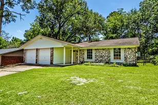 2615 Chimney Rock, Huntsville, TX 77320 - Photo 2