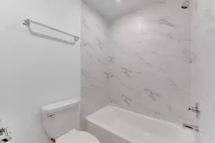 8128 Sterlingshire St, Houston, TX 77078 - Photo 12