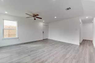8128 Sterlingshire St, Houston, TX 77078 - Photo 6