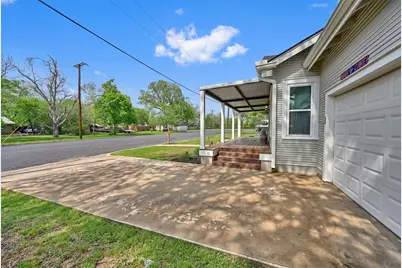 407 N Summit Street, Weimar, TX 78962 - Photo 16