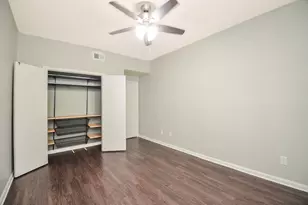 2475 Underwood St, Houston, TX 77030 - Photo 14