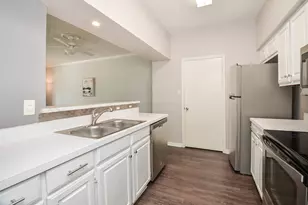 2475 Underwood St, Houston, TX 77030 - Photo 4