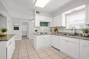 18230 Caprice Ln, Houston, TX 77058 - Photo 12