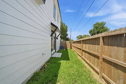 1613 Luzon Street, Houston, TX 77009 - Photo 2