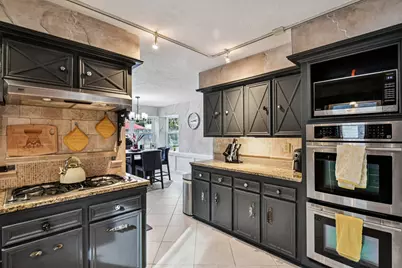 5618 Green Springs Drive, Houston, TX 77066 - Photo 14