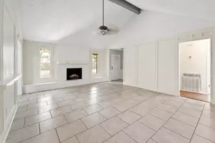 208 Cliffbrook Ln, Cleveland, TX 77327 - Photo 4