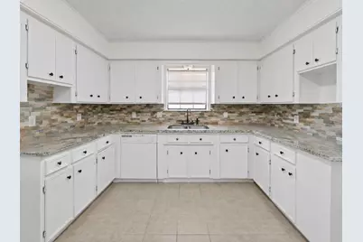 208 Cliffbrook Lane, Cleveland, TX 77327 - Photo 6