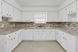 208 Cliffbrook Ln, Cleveland, TX 77327 - Photo 6