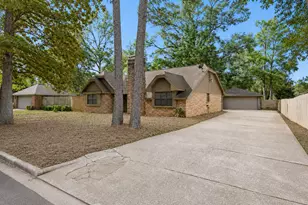 208 Cliffbrook Ln, Cleveland, TX 77327 - Photo 2