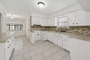 208 Cliffbrook Ln, Cleveland, TX 77327 - Photo 8