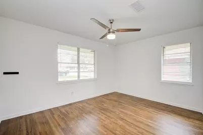 8939 Rockhurst Drive, Houston, TX 77080 - Photo 18