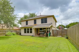 8019 Berkely Ct, Baytown, TX 77521 - Photo 2