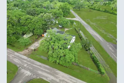 549 E New York Street, Brazoria, TX 77422 - Photo 28