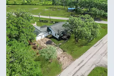 549 E New York Street, Brazoria, TX 77422 - Photo 32