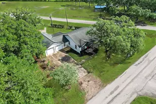 549 E New York St, Brazoria, TX 77422 - Photo 32