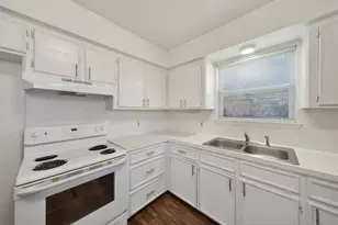 506 Oklahoma Ave, Bacliff, TX 77518 - Photo 10