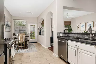 42 Alderon Woods Place, The Woodlands, TX 77382 - Photo 12