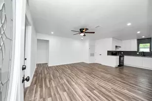 207 E Defee Ave, Baytown, TX 77520 - Photo 8