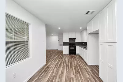 207 E Defee Avenue, Baytown, TX 77520 - Photo 16