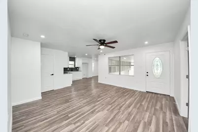 207 E Defee Avenue, Baytown, TX 77520 - Photo 10