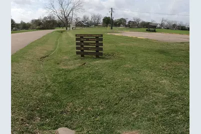 801 Wagon Wheel Trail, Angleton, TX 77515 - Photo 18