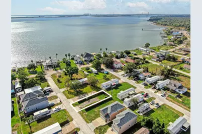 142 Flamingo Bight S, Baytown, TX 77523 - Photo 2