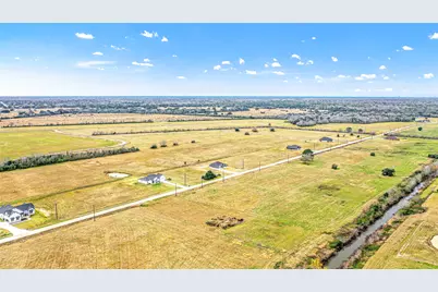 537 Chuckwagon Trail, Angleton, TX 77515 - Photo 36