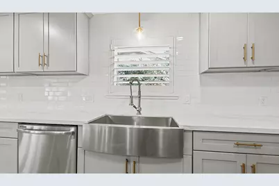 10718 Longmont Drive, Houston, TX 77042 - Photo 16