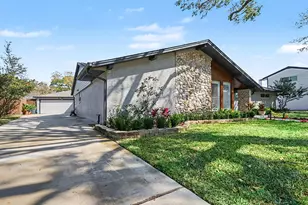 10718 Longmont Dr, Houston, TX 77042 - Photo 34