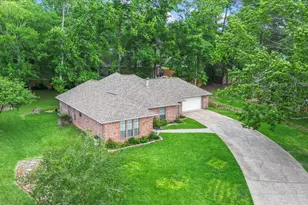 2013 Wickersham Dr, Huntsville, TX 77340 - Photo 2